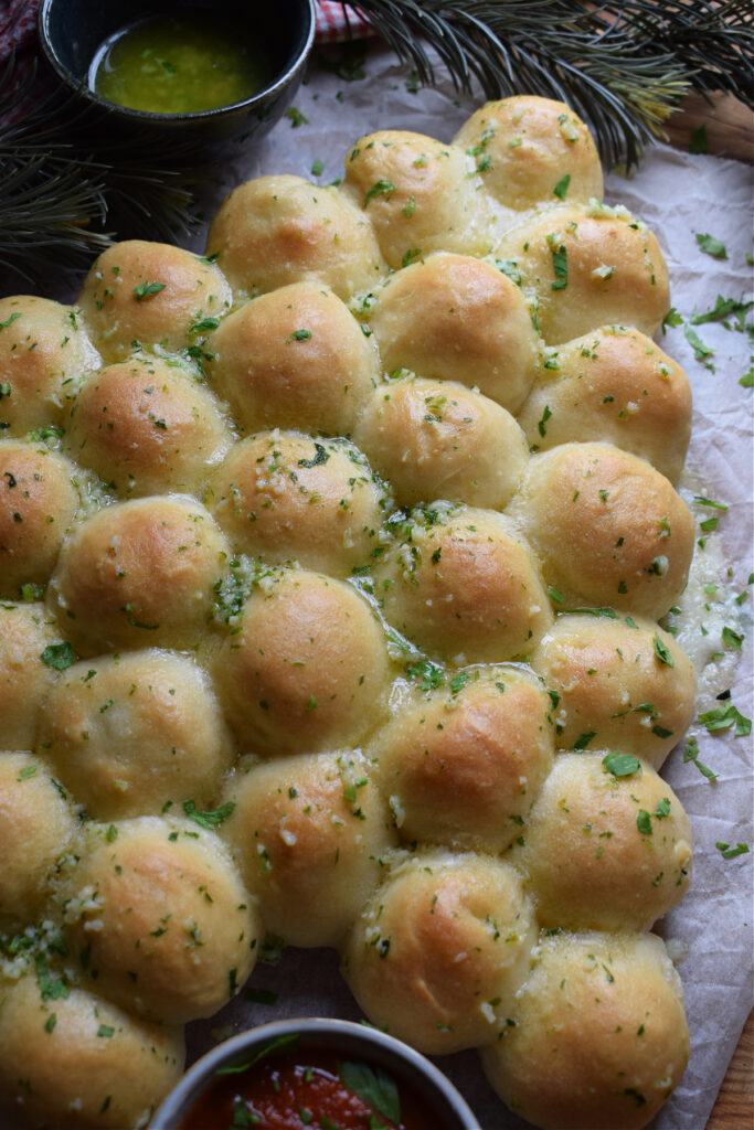 Pull apart Christmas bread with garlic butter.
