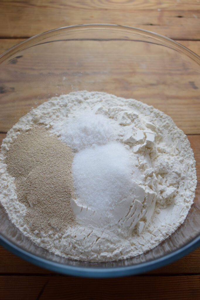 Dry ingredients in a glass bowl to make bread.