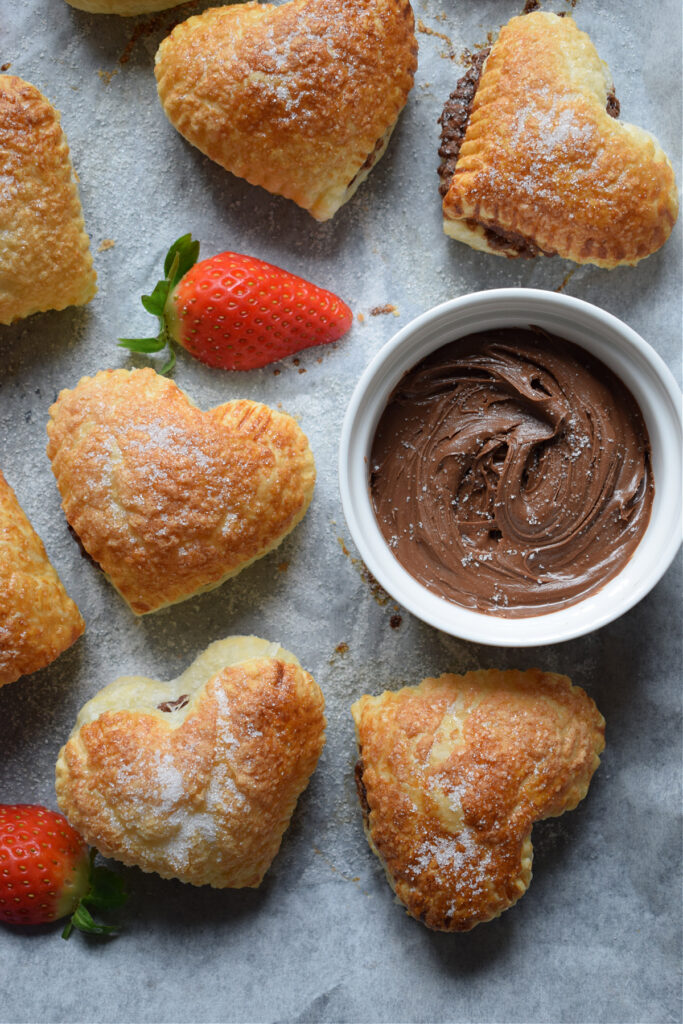 Pastry hearts with nutella and strawberries.