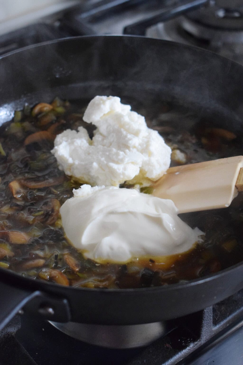 Add Ricotta Cheese To Mushroom and Ricotta Pasta - Julia's Cuisine