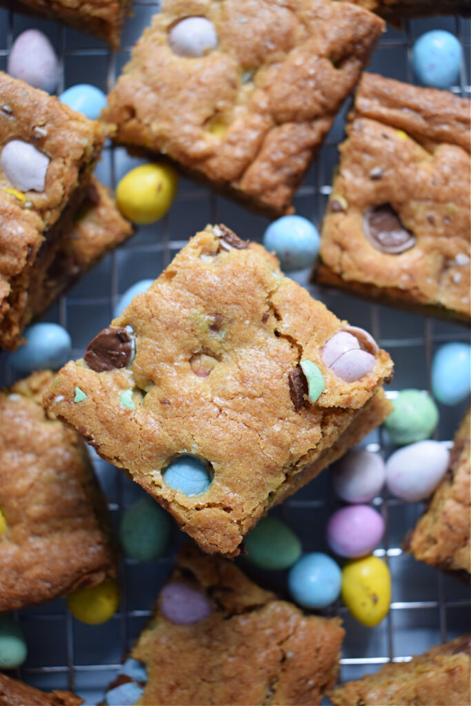 Mini egg cookie bars with Easter candy.