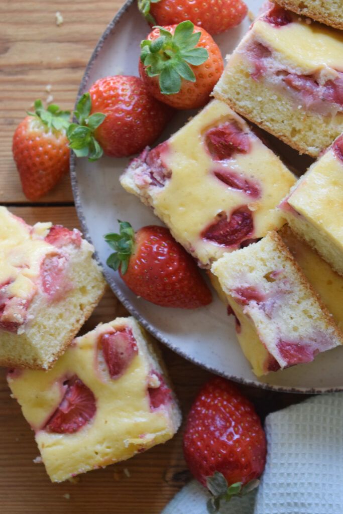 Cake squares with strawberry and cream cheese.
