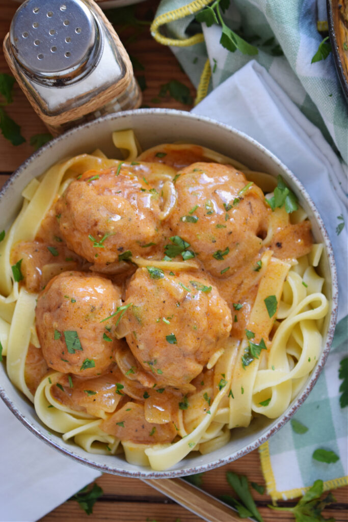 Meatballs with noodles.
