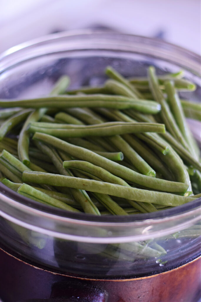 Green beans in a colander.