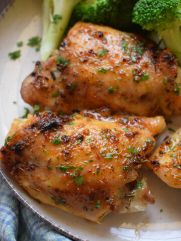 Close up of easy oven baked chicken thighs on a plate.