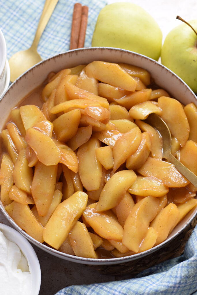 Cooked apples in a bowl.