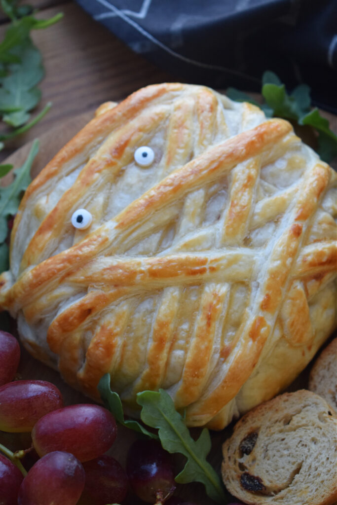 Close upf of puff pastry baked brie.