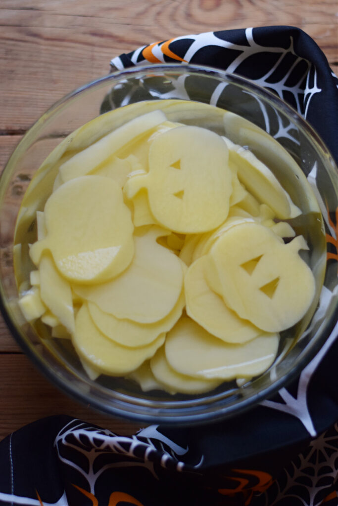 Soaking potato slices in water.