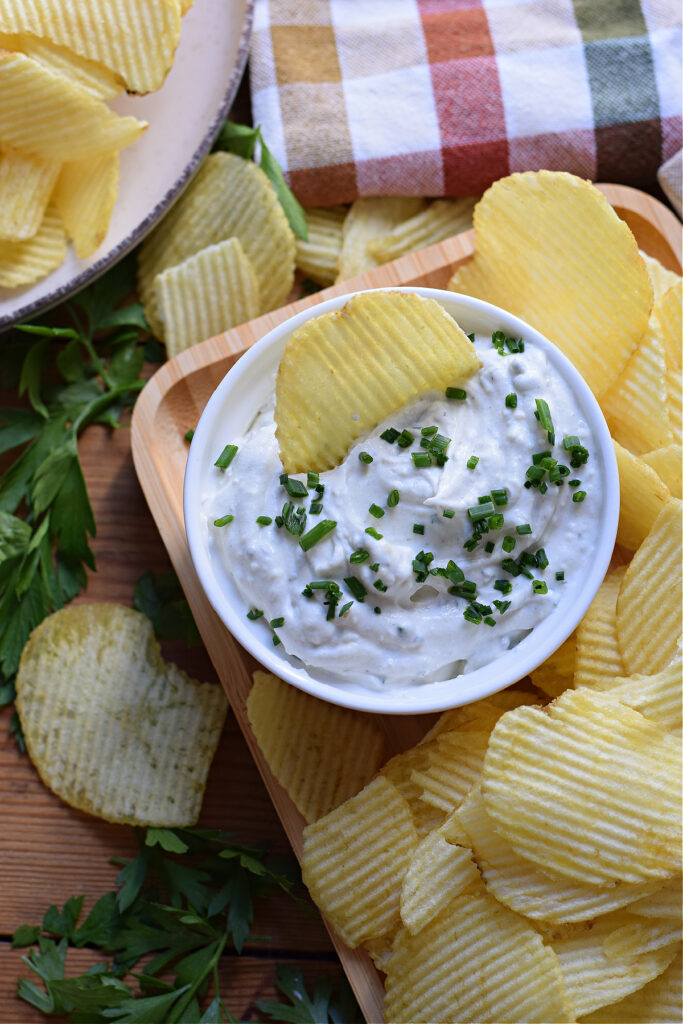 Dip with chives in a bowl.