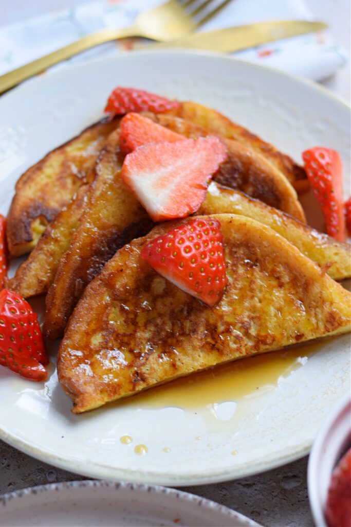 Brioche bread cut into slices and served with berries.