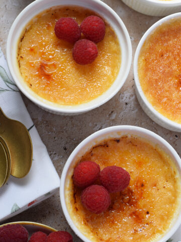 Creme brulee in white serving dishes.