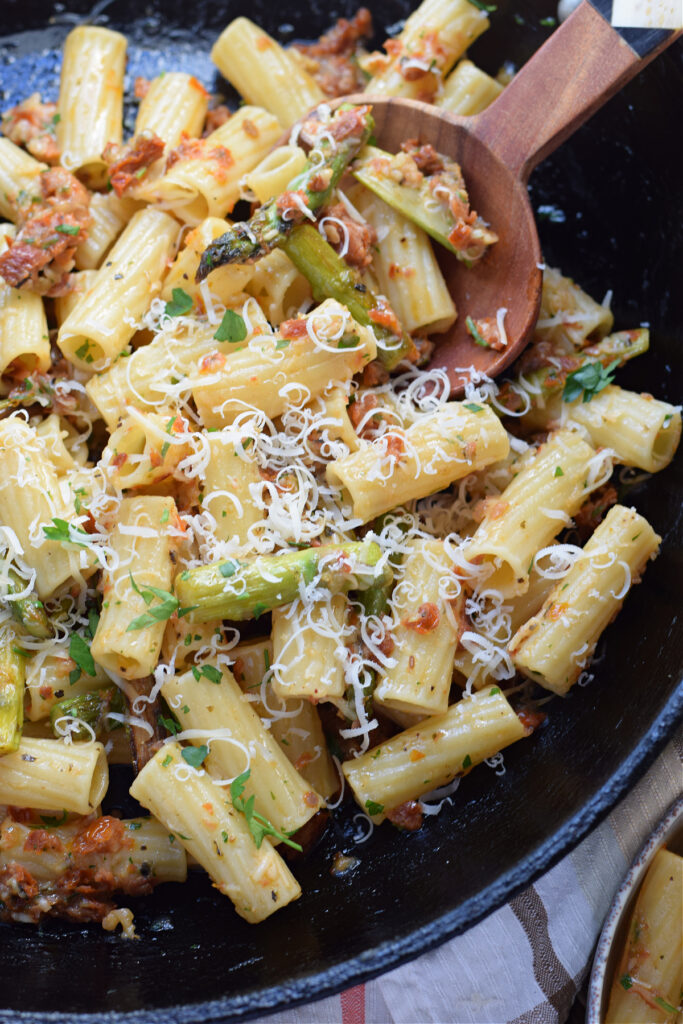 Close up of sun dried tomato pasta in a skillet.