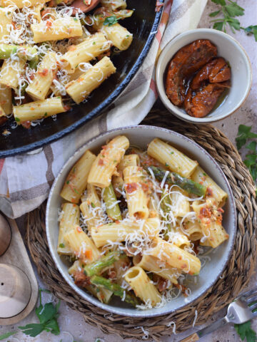 Asparagus pasta in a bowl.