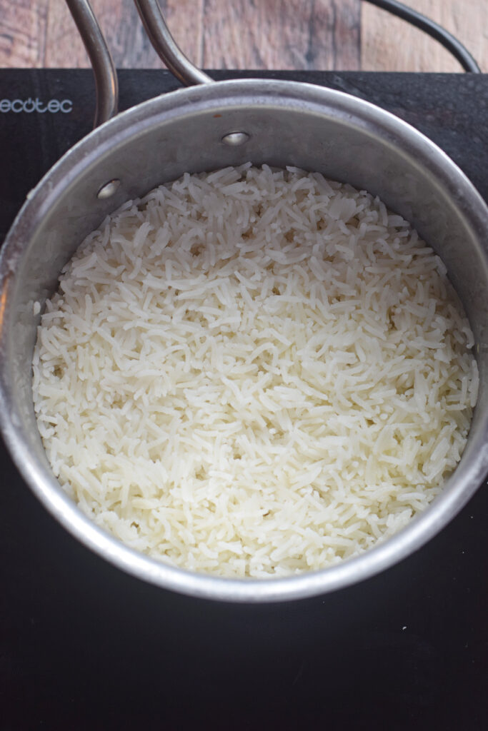 Cooked rice in a saucepan.