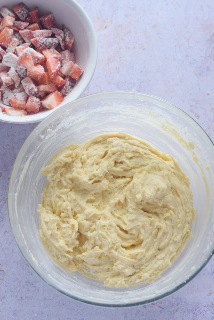 Adding flour to strawberries.