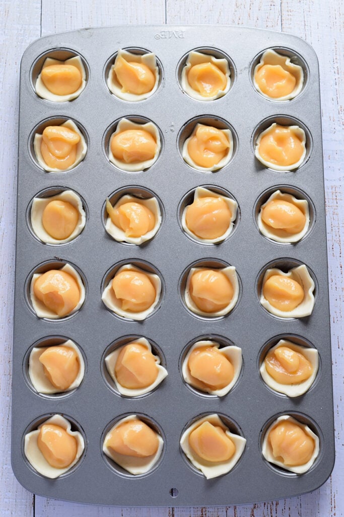 Ready to bake lemon curd puffs.