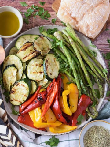 Close up of grilled vegetables.