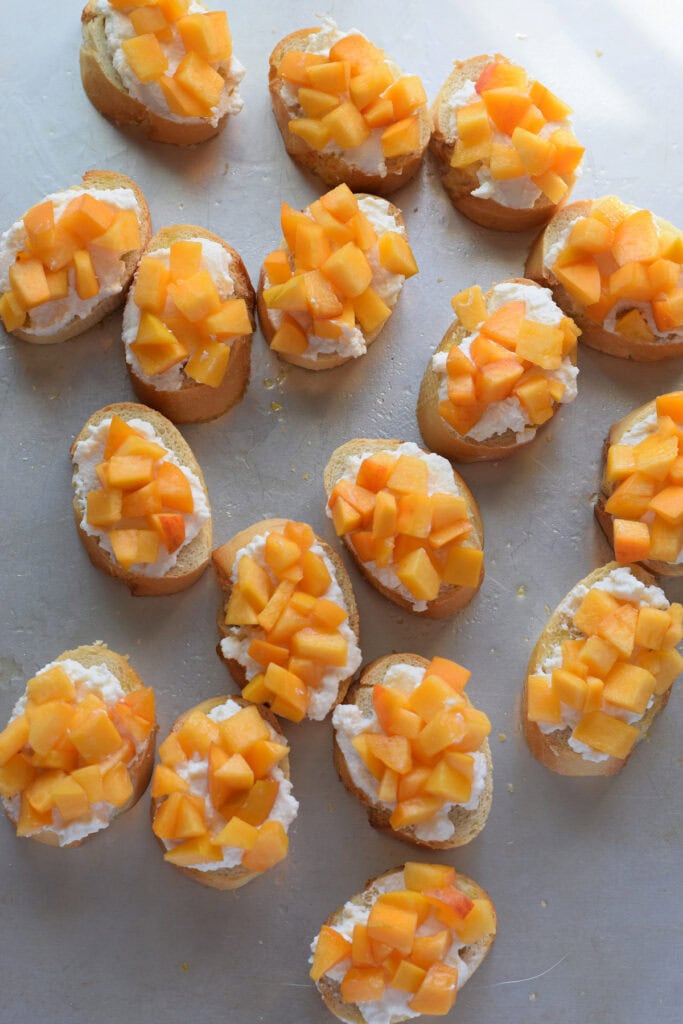 Bread topped with ricotta and peaches.