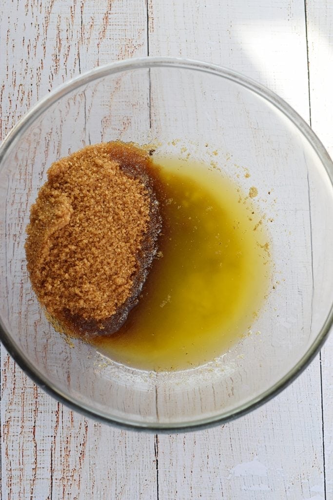 Adding browned butter and brown sugar in a glass bowl.